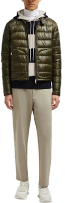 Moncler Acorus FW24 男女輕量羽絨外套 綠色附標誌與拉鍊 J20911A1060053029833 Shop Moncler Acorus FW24 男女輕量羽絨外套 綠色附標誌與拉鍊 J20911A1060053029833