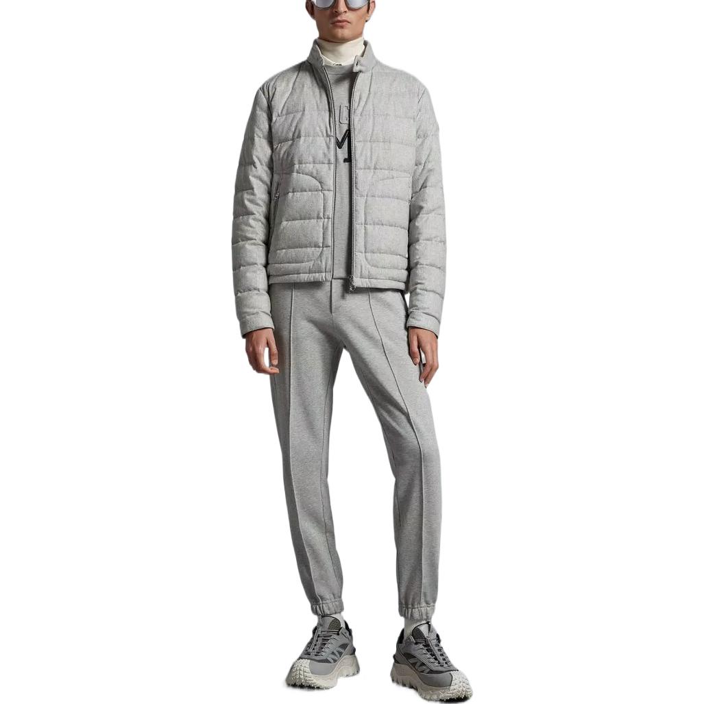 Lookbook Chaqueta Acolchada Gris Moncler Acorus SS23 con Cremallera y Cuello Alto. I10911A00064596LQ910