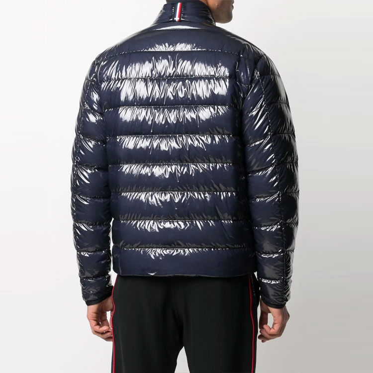 Shop 몽클레어 아가르 로고 샤이니 패딩 재킷 네이비 - 유니섹스 기능성 디자인. G10911A52O0053A5T