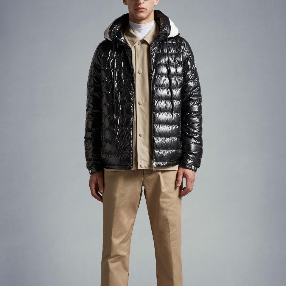 Moncler Akinari Short Down Jacket Black - Adjustable Hood Unisex Embroidered Logo. I10911A00009596J9999 圖 3
