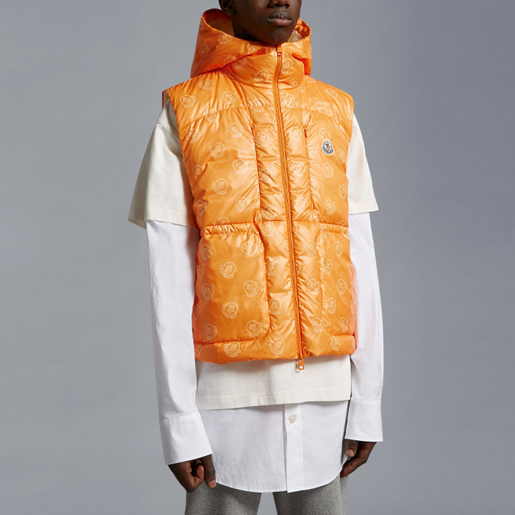 Purchase 몽클레어 알카라브 SS23 오렌지 로고 패치 민소매 후드 집업 베스트. I10911A00168M3001F30