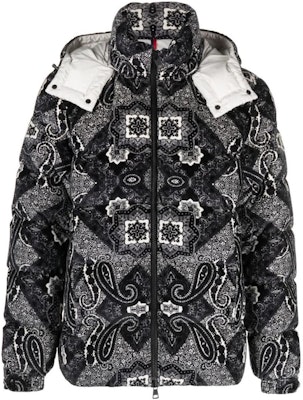 Moncler Jaket Zip Bertudung Logo Hitam I20911A00022596X4 Order Moncler Jaket Zip Bertudung Logo Hitam I20911A00022596X4