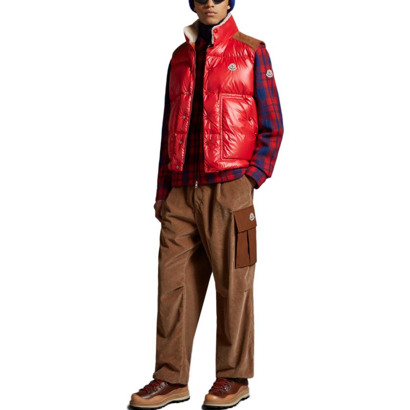 Lookbook Moncler Ardeche Jaket Gilet Tanpa Lengan Merah dengan Kolar Berdiri. I20911A00128595ZJ455