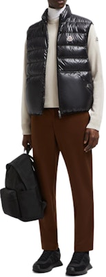 Moncler Aube FW24 Chaleco Acolchado Slim Texturizado Unisex Negro. J20911A00210595ZJ999 Lookbook Moncler Aube FW24 Chaleco Acolchado Slim Texturizado Unisex Negro. J20911A00210595ZJ999