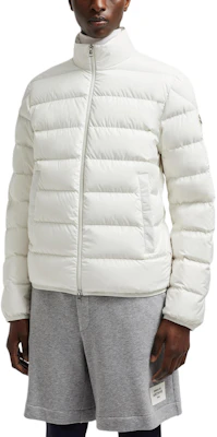 Moncler Baudinet FW24 Jaket Pendek Putih Unisex - Jaket Puffer Hangat dengan Logo. J20911A0007754A81034 Lookbook Moncler Baudinet FW24 Jaket Pendek Putih Unisex - Jaket Puffer Hangat dengan Logo. J20911A0007754A81034