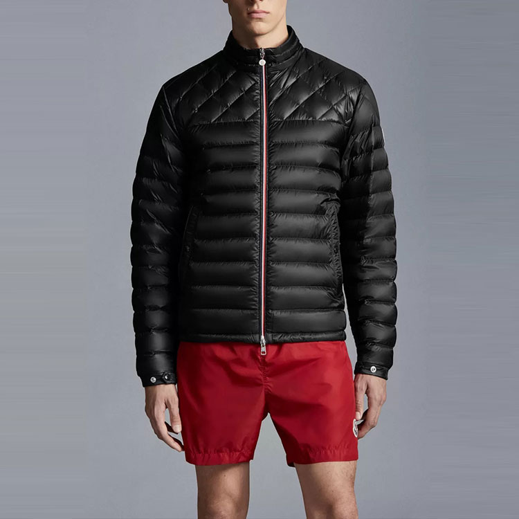 Shop Moncler Benamou 黑色羽绒服冬季长袖拉链设计保暖外套 H10911A0010753279999