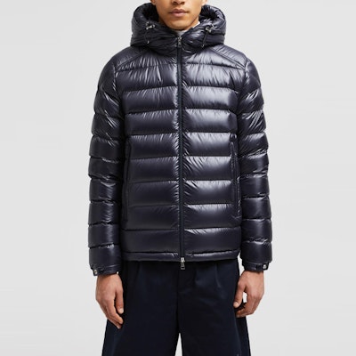 モンクレール ベシン ショート 防水ダウンジャケット ミッドナイトブルー ユニセックス J20911A00003597EX779 Lookbook モンクレール ベシン ショート 防水ダウンジャケット ミッドナイトブルー ユニセックス J20911A00003597EX779