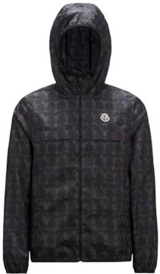 Moncler 黑色連帽滿版印花拉鍊Logo外套 J10911A00151597KPF99 Buy Moncler 黑色連帽滿版印花拉鍊Logo外套 J10911A00151597KPF99