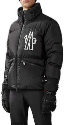 몽클레르 블랙 로고 스탠드 칼라 풀집 다운 자켓 I20971A000235399E-999 Lookbook 몽클레르 블랙 로고 스탠드 칼라 풀집 다운 자켓 I20971A000235399E-999