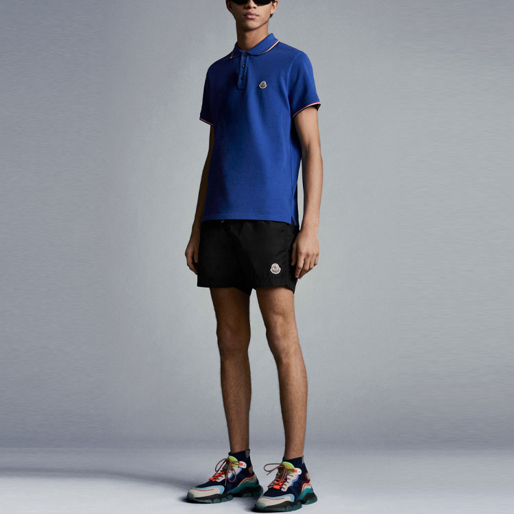 Purchase Shorts Negros Moncler Cintura Media con Logo y Cordón Ajustable. G10912C7080053326999