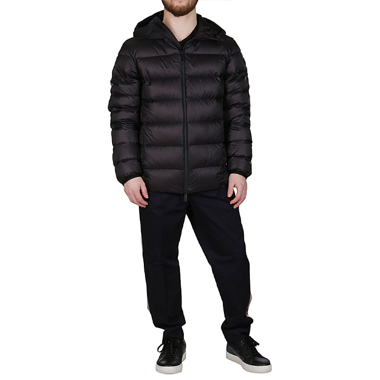 Moncler Black Quilted Down Jacket with Logo Print Sleeve Patch 1A1230053279999 圖 4