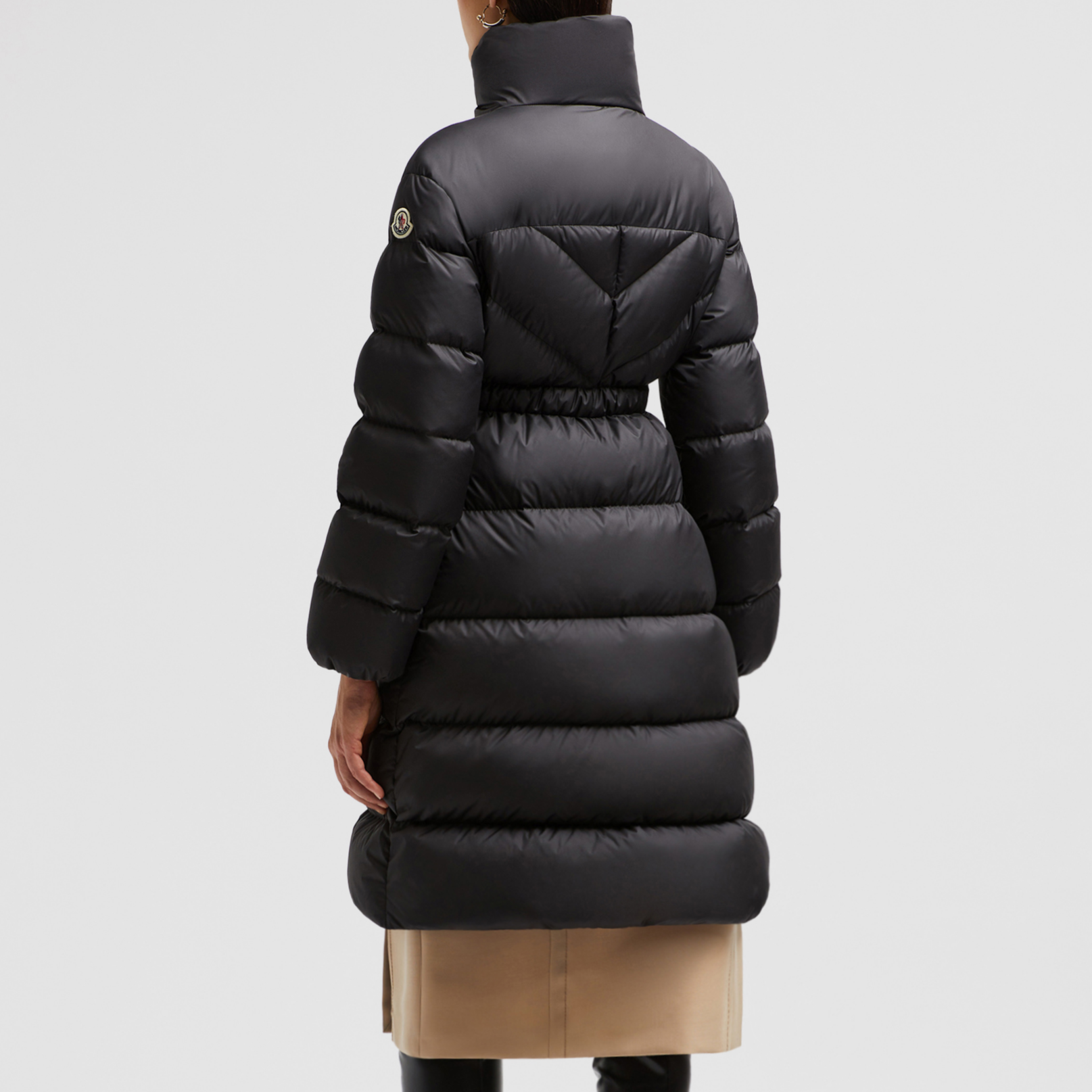 Shop モンクレール ブルーシリーズ スリムフィット ダウンジャケット ブラック 長袖ジップコート J20931C0002854AQE999