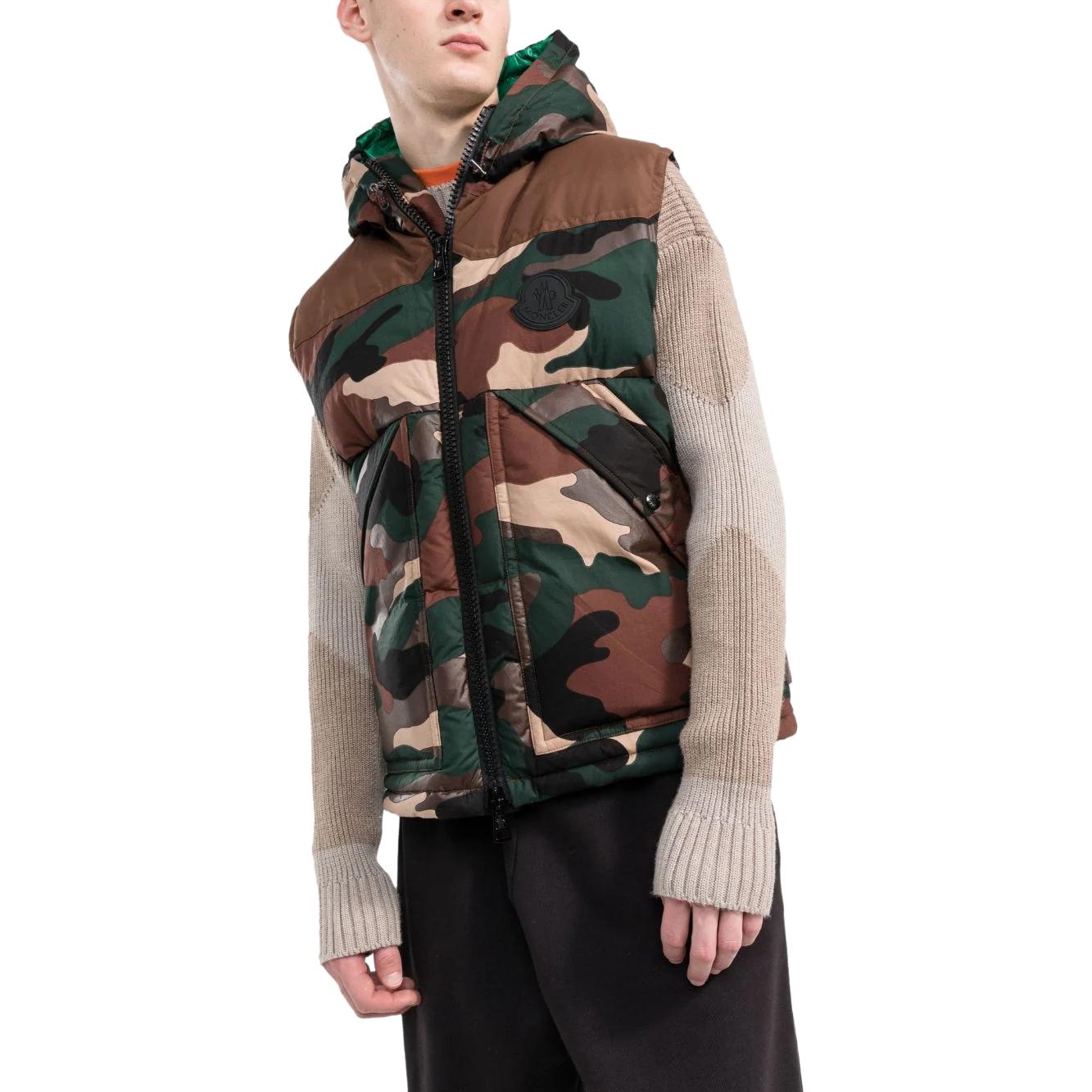 Purchase Moncler Jaket Puffer Camo dengan Ritsleting dan Hoodie Pria Multicolor. G20911A00121595IS860