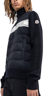 몽클레어 남성 로고 프린트 다운 자켓 블랙 FW22 가디건. H20919B00005M1131769 Purchase 몽클레어 남성 로고 프린트 다운 자켓 블랙 FW22 가디건. H20919B00005M1131769