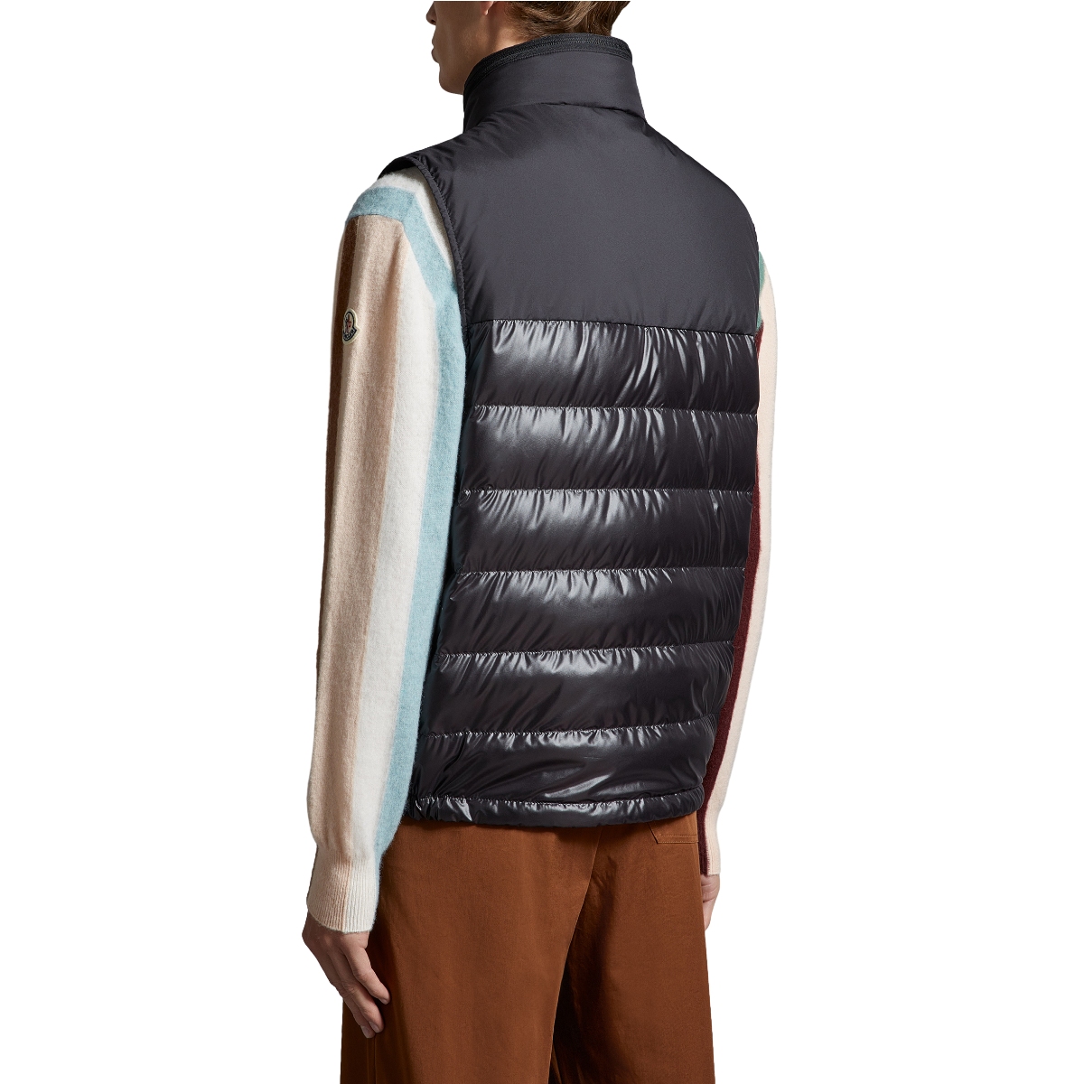 Purchase 몽클레어 세르세스 SS24 슬림핏 무지 다운 베스트 유니섹스 블랙 J10911A00058595ZJ999