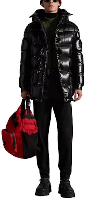 盟可睐 Chiablese FW22 冬季男女通用黑色亮面连帽羽绒服. H20911C000065963V999 Lookbook 盟可睐 Chiablese FW22 冬季男女通用黑色亮面连帽羽绒服. H20911C000065963V999