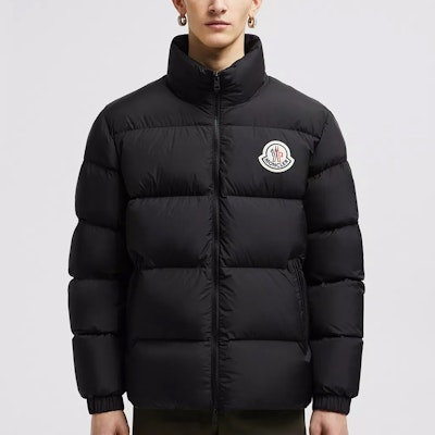 Moncler Citala FW24 Chaqueta Unisex Corta de Plumas con Logo - Negra. J20911A000745396L999 Shop Moncler Citala FW24 Chaqueta Unisex Corta de Plumas con Logo - Negra. J20911A000745396L999