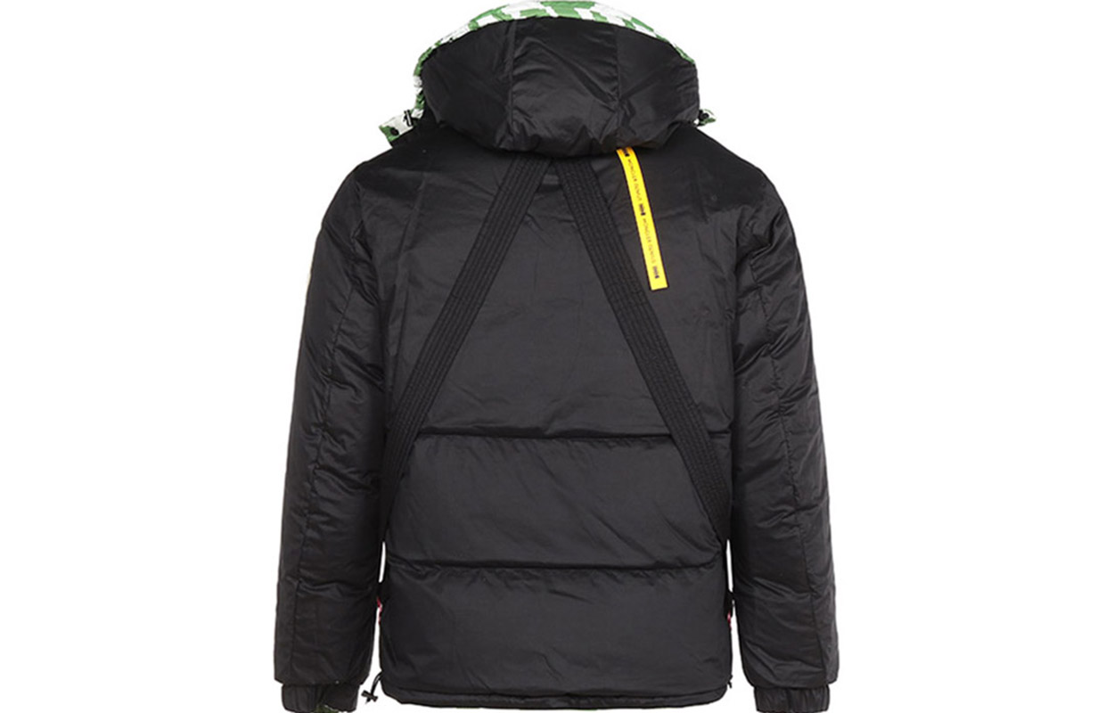 Shop Moncler 經典可翻轉連帽羽絨外套 男女  綠色 F20921A5287053A1M835