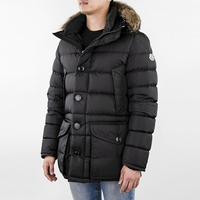 Moncler Cluny 短版羽絨外套,男女皆可 黑色 0911B5250268352999 Shop Moncler Cluny 短版羽絨外套,男女皆可 黑色 0911B5250268352999