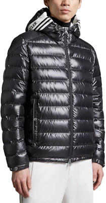 Moncler Cornour FW24 Jaket Pendek Bulu Angsa Unisex dengan Manset Boleh Laras. J10911A00003595ZJ999 Purchase Moncler Cornour FW24 Jaket Pendek Bulu Angsa Unisex dengan Manset Boleh Laras. J10911A00003595ZJ999