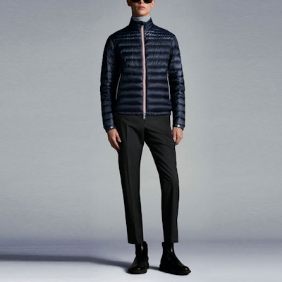 盟可睐 Daniel系列纯色海军蓝男女同款鹅绒外套 G10911A1090053279776 Lookbook 盟可睐 Daniel系列纯色海军蓝男女同款鹅绒外套 G10911A1090053279776