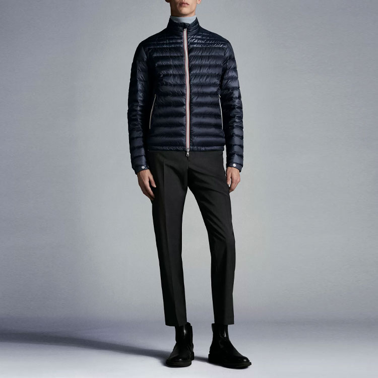 Lookbook 몽클레어 다니엘 SS22 유니섹스 겨울 다운 자켓 미드나잇 블루. H10911A1090053279776