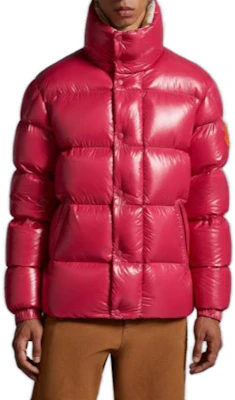 Moncler Dervox FW23 Jaket Puffer Ringan Unisex Pink dengan Logo dan Kerah Tinggi. I20911A00165595GJ560 Shop Moncler Dervox FW23 Jaket Puffer Ringan Unisex Pink dengan Logo dan Kerah Tinggi. I20911A00165595GJ560