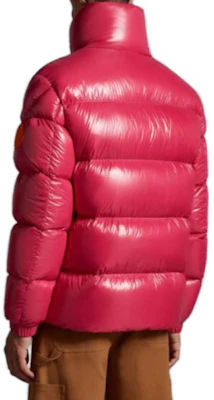 Moncler Dervox FW23 Jaket Puffer Ringan Unisex Pink dengan Logo dan Kerah Tinggi. I20911A00165595GJ560 Details for Moncler Dervox FW23 Jaket Puffer Ringan Unisex Pink dengan Logo dan Kerah Tinggi. I20911A00165595GJ560