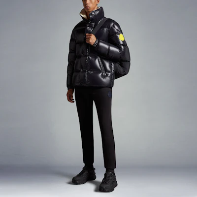 Moncler Dervox FW23 Chaqueta Corta Unisex Negra para Esquí Temporada Invierno. I20911A00165595GJ998 Lookbook Moncler Dervox FW23 Chaqueta Corta Unisex Negra para Esquí Temporada Invierno. I20911A00165595GJ998