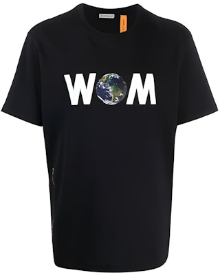 Moncler Kaos Grafis Leher Bulat Depan dan Belakang. 8C000088392B999 Buy Moncler Kaos Grafis Leher Bulat Depan dan Belakang. 8C000088392B999