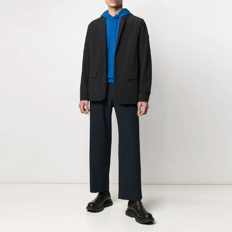 Lookbook Moncler FW21 黑色休閒西裝外套附Logo補丁. G10911B7310053791999