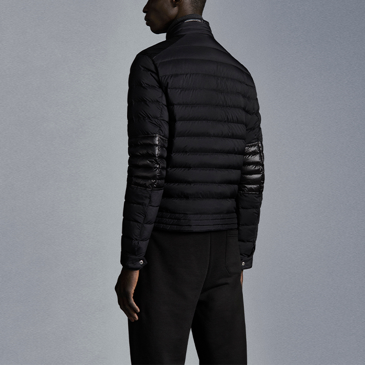 Purchase 몽클레르 FW21 블랙 루즈핏 하이 칼라 집업 재킷. G10911A50C0053333999