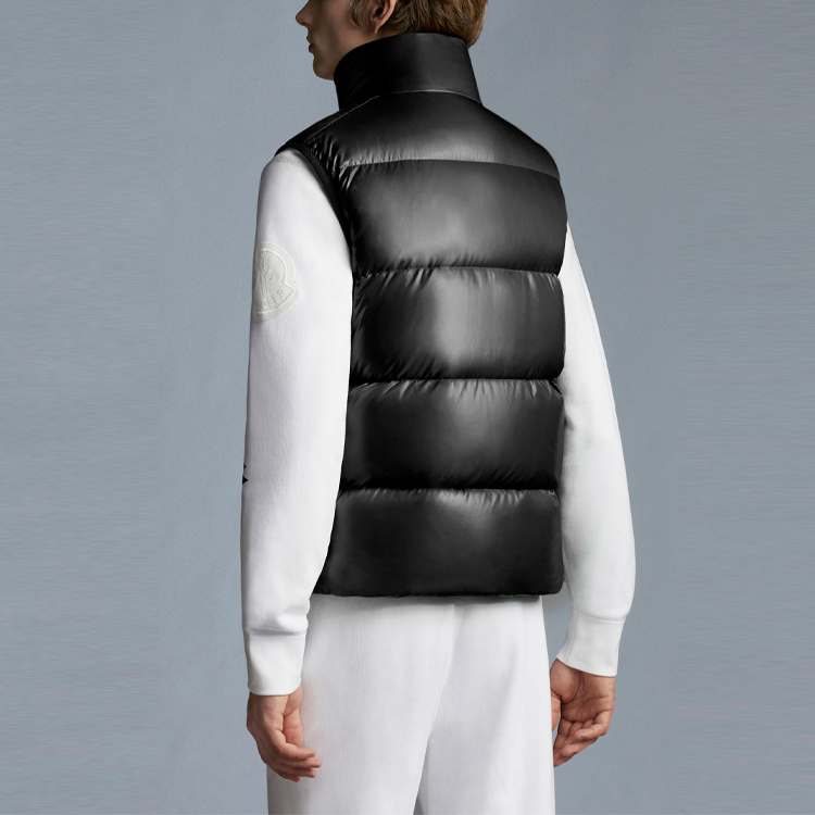 Purchase Rompi Moncler FW21 Hitam Loose Fit dengan Logo dan Resleting. G20921A0003453A0E999