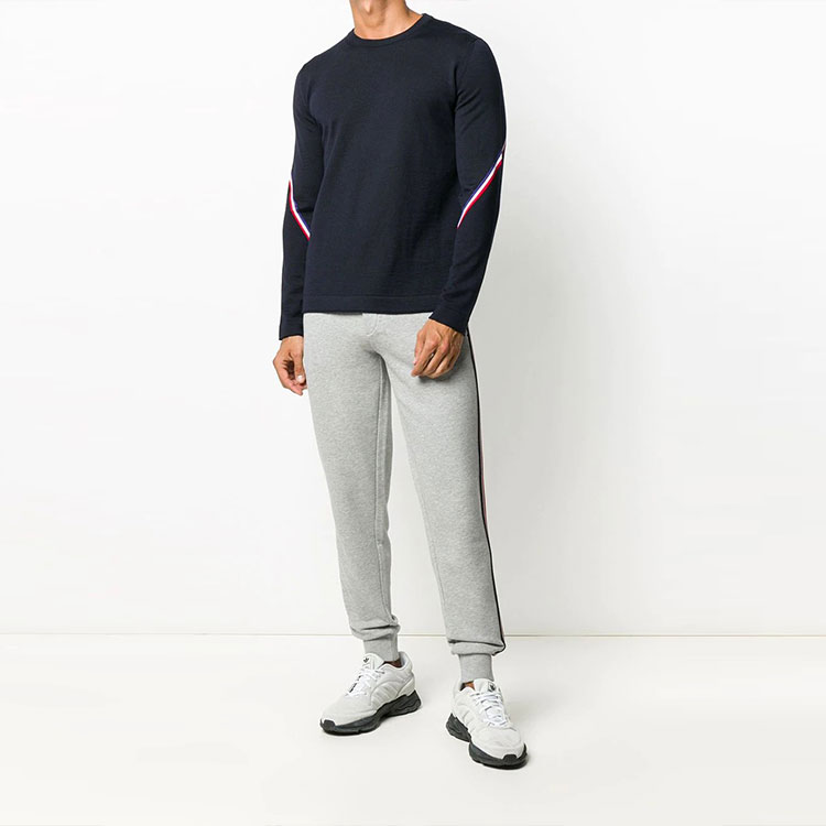 Lookbook 몽클레르 FW21 블랙 스트라이프 디테일 풀오버 스웨터 F20919C74200A9442999