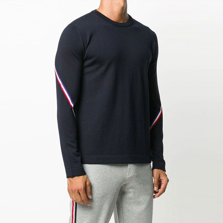 Purchase 몽클레르 FW21 블랙 스트라이프 디테일 풀오버 스웨터 F20919C74200A9442999