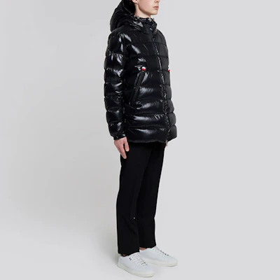 Moncler FW21 Courcillon Chaqueta Unisex Negra Acolchada con Capucha y Detalles a Rayas 1A0001968950999 Shop Moncler FW21 Courcillon Chaqueta Unisex Negra Acolchada con Capucha y Detalles a Rayas 1A0001968950999