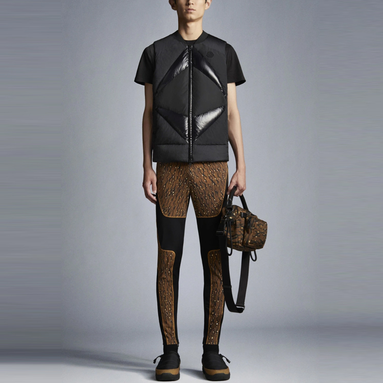 Lookbook 몽클레르 FW21 키요세 로고 패딩 조끼 블랙 패션. G20921A00018595EV999