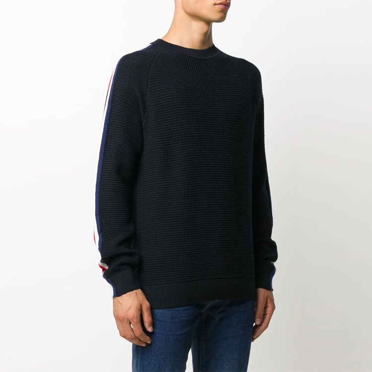 Shop 몽클레르 FW21 로고 자수 울 풀오버 스웨터 블루. F20919C73300A9364742