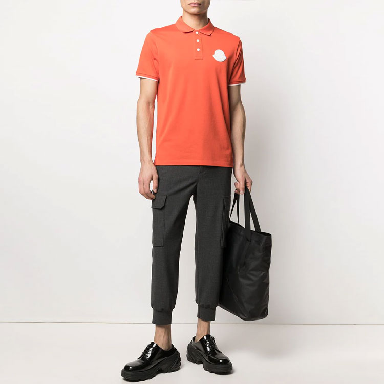 Lookbook Moncler FW21 Polo Camiseta Manga Corta con Logo Naranja. G10918A7240084673