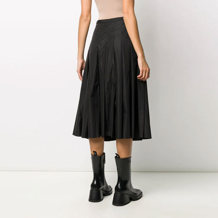 Shop Moncler FW21 Rok Midi Lipit Hitam. F20931A51E0054AP3