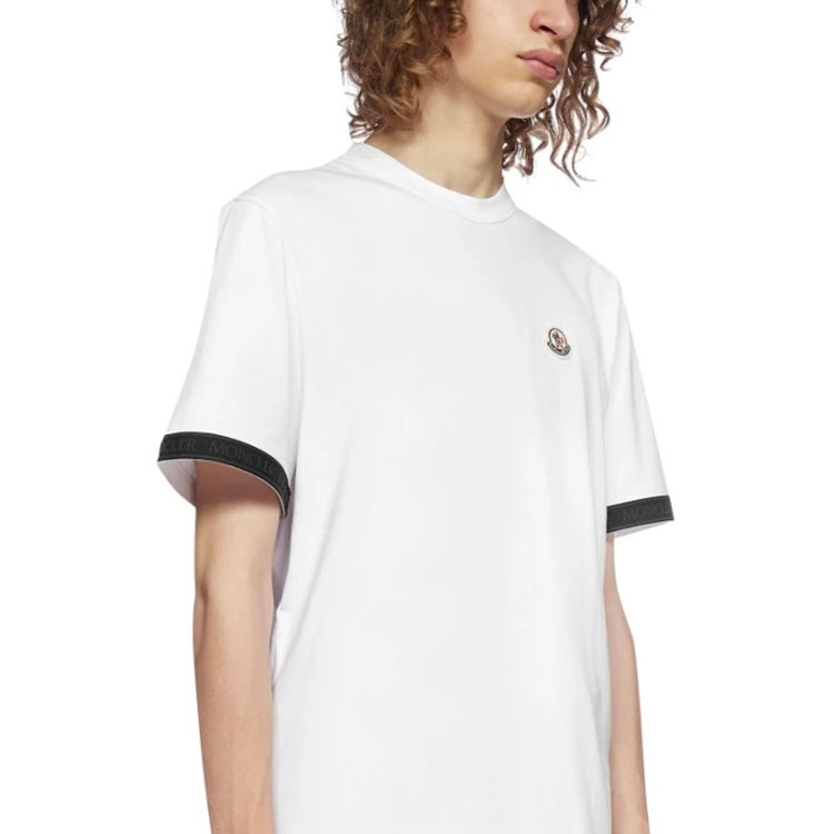 Purchase Camiseta Blanca de Manga Corta Cuello Redondo Moncler FW21 Logo Pequeño. 8C000268390T001