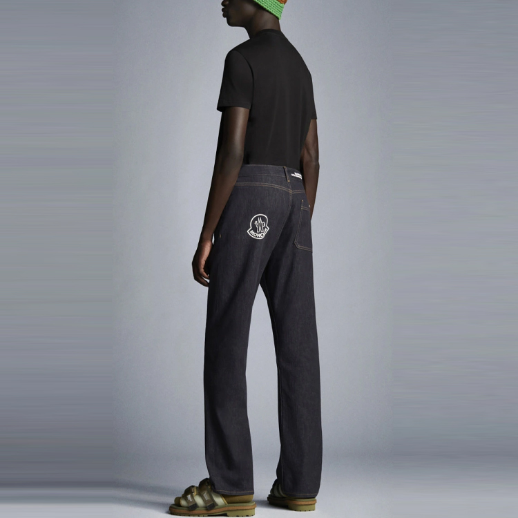 Shop Pantalones Vaqueros Moncler FW21 con Logo y Botón en Azul Índigo Oscuro. G20922A00007595KH798