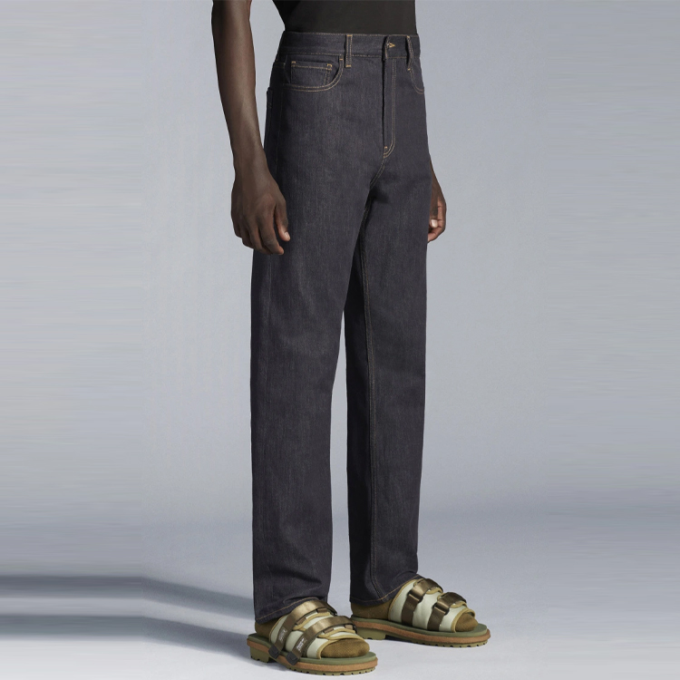 Purchase Pantalones Vaqueros Moncler FW21 con Logo y Botón en Azul Índigo Oscuro. G20922A00007595KH798