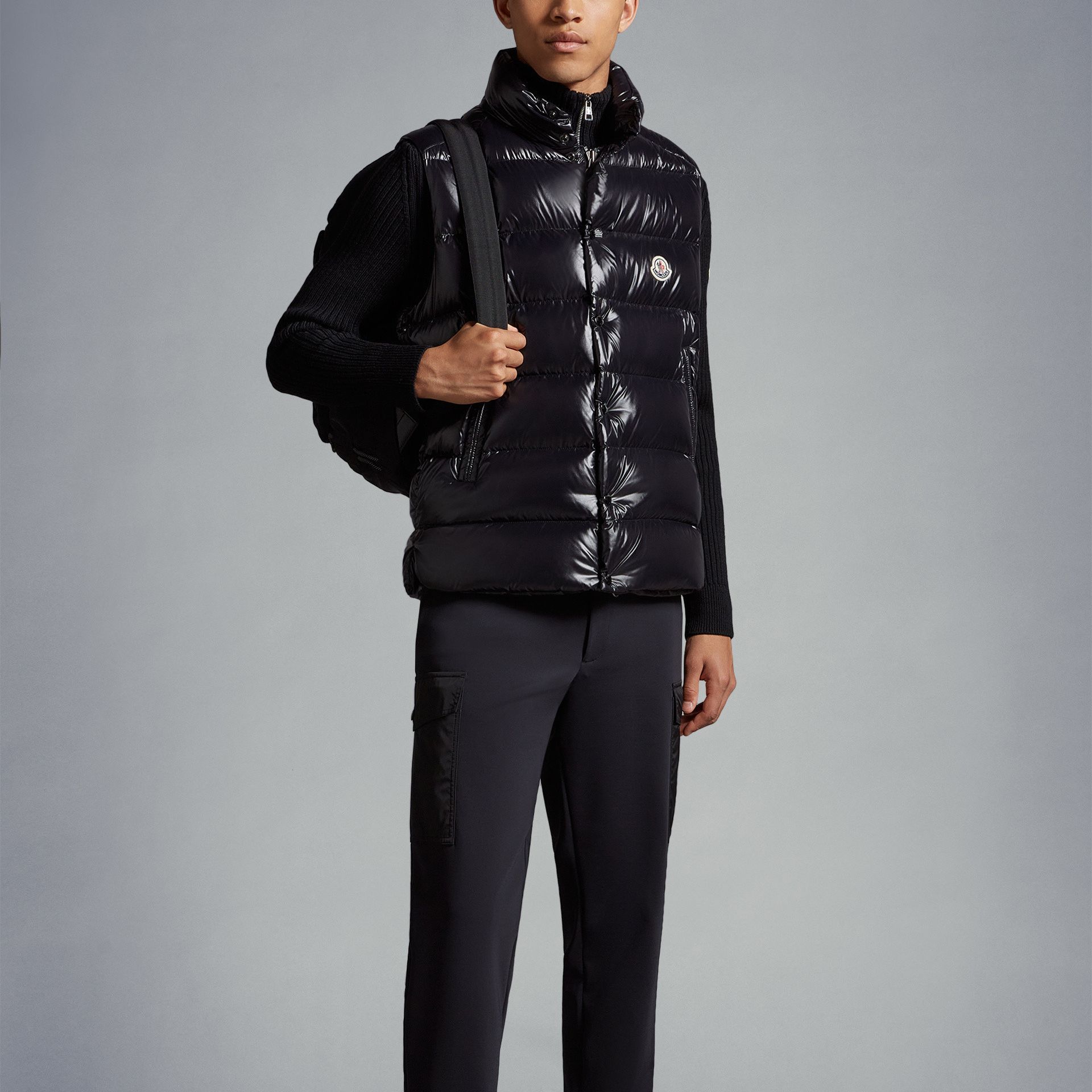 Purchase Moncler FW21 黑色亮面尼龙羽绒马甲 男女同款 带标志细节. G20911A0009668950999