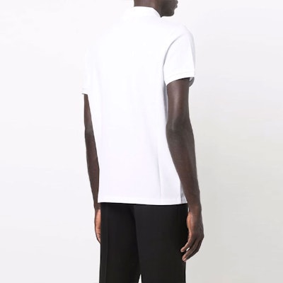 몽클레르 FW21 화이트 로고 패치 반팔 폴로 셔츠. G20918A0001584556WHITE Purchase 몽클레르 FW21 화이트 로고 패치 반팔 폴로 셔츠. G20918A0001584556WHITE