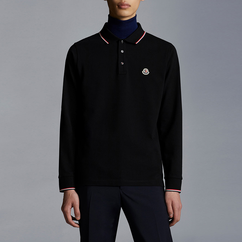 Shop Moncler FW22 Baju Polo Lengan Panjang Kapas Hitam dengan Logo Patch. H20918B7010084556999
