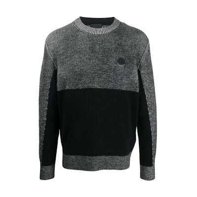 Moncler FW22 Black Pullover Sweatshirt with Logo Patch Design. H20919C00003M1131910