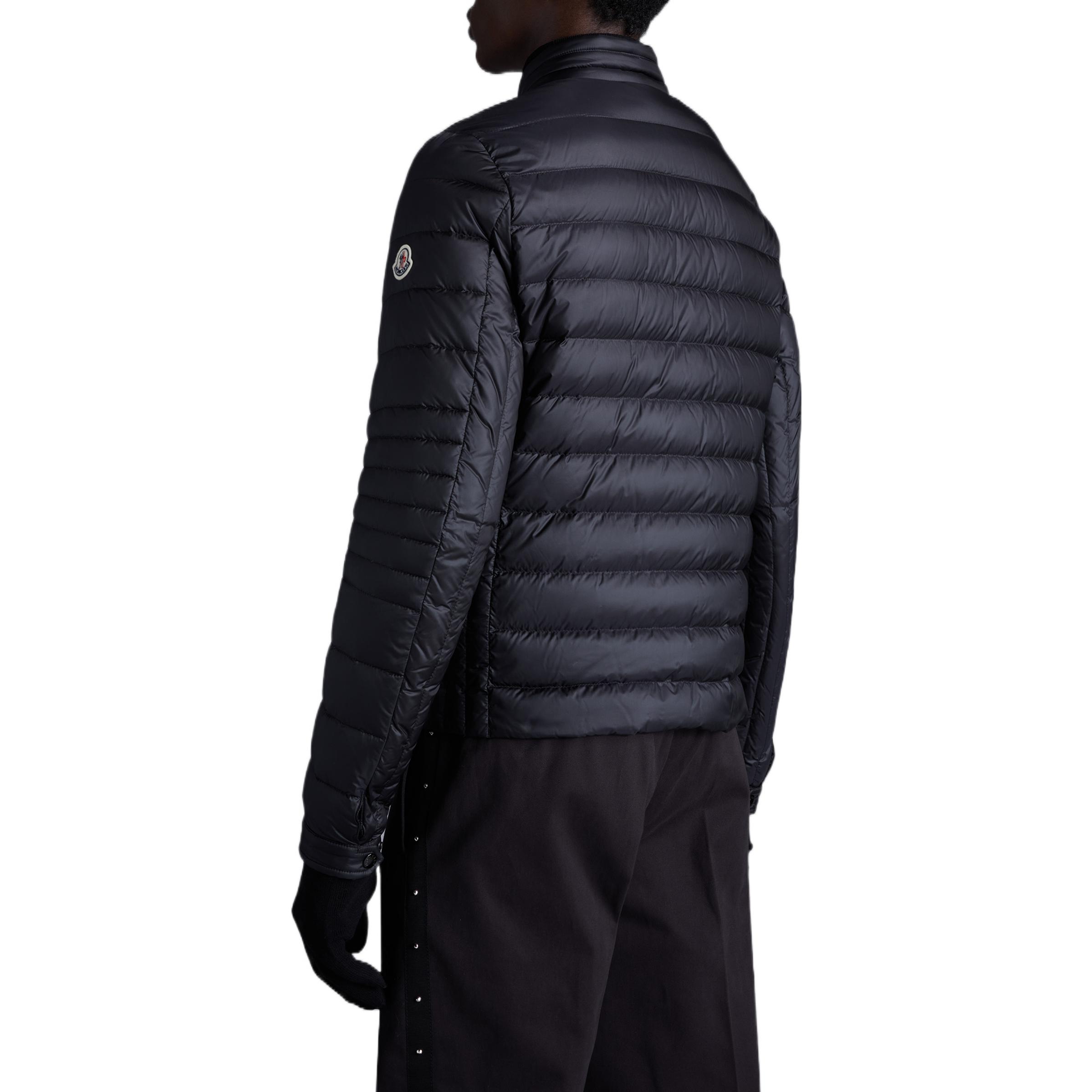 Moncler FW22  Black Short Down Jacket with Logo Patch and Diagonal Zipper. H20911A001185396Q999 圖 4