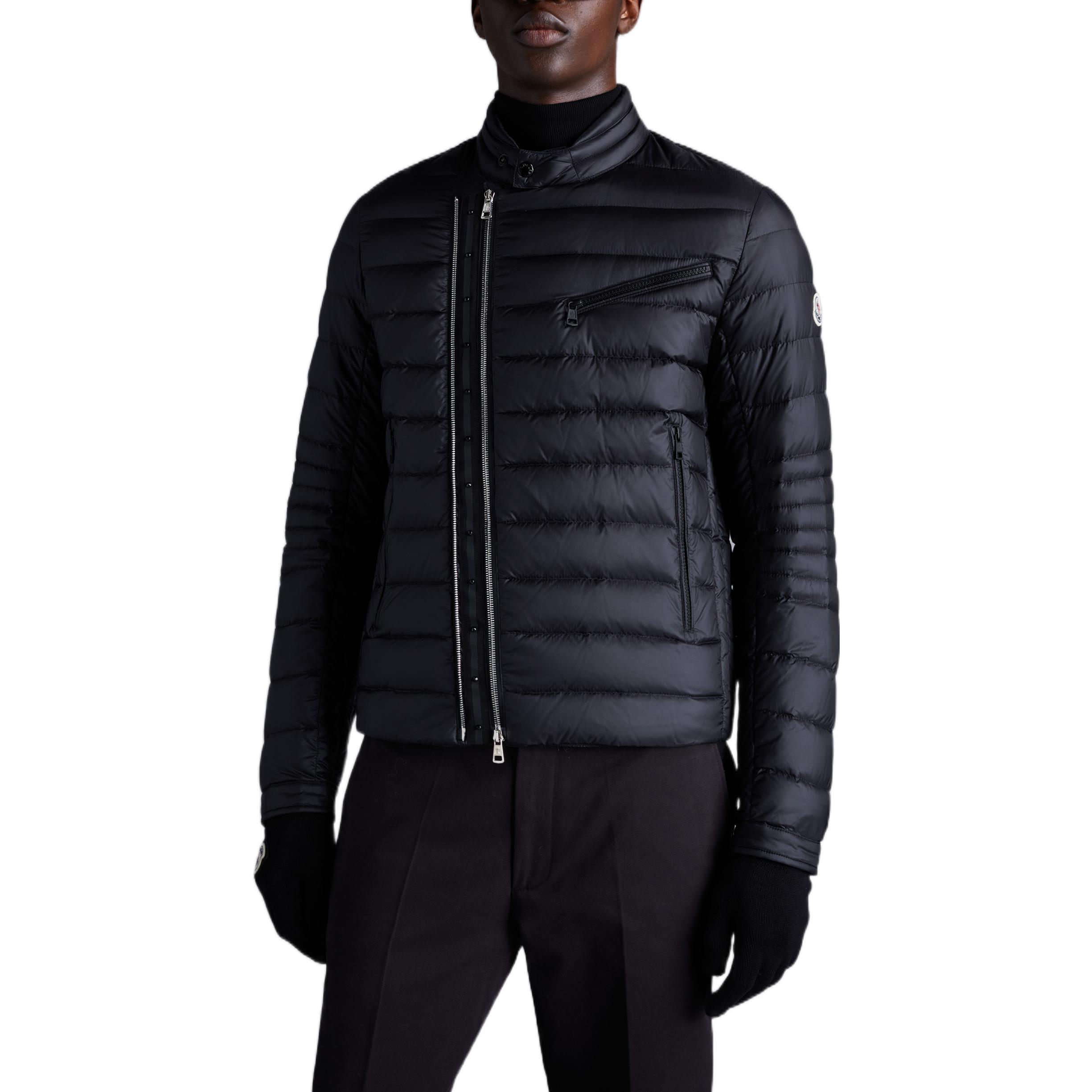 Moncler FW22  Black Short Down Jacket with Logo Patch and Diagonal Zipper. H20911A001185396Q999 圖 5