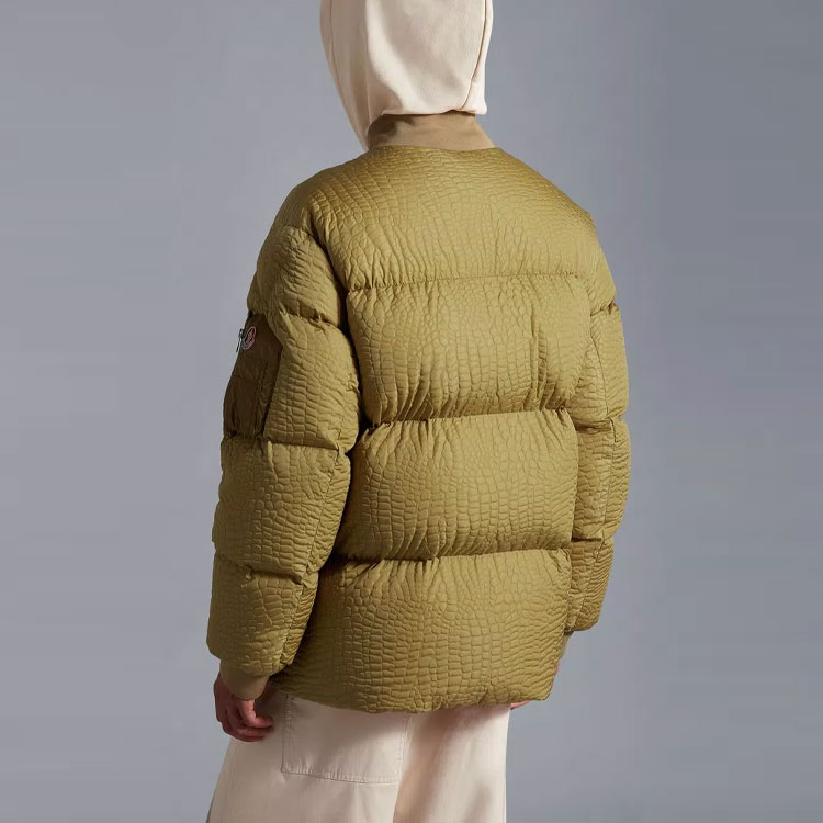 Purchase 蒙克莱2022秋冬橄榄绿绗缝羽绒飞行夹克 H20921A00014M246382F